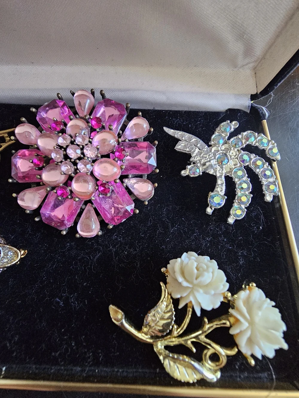 Vintage Brooch Lot - Picture 3 of 4